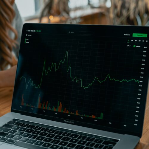 Whether you’re new to forex trading or experienced traders, understanding these forex trading mistakes to avoid will help guide you through the process.